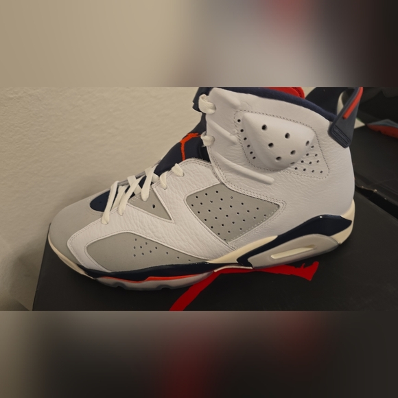 NEVER WORN JORDAN 6 RETRO - Picture 2 of 6